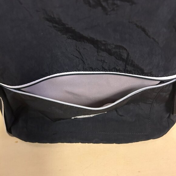 Kipling Bag. - Picture 9 of 12